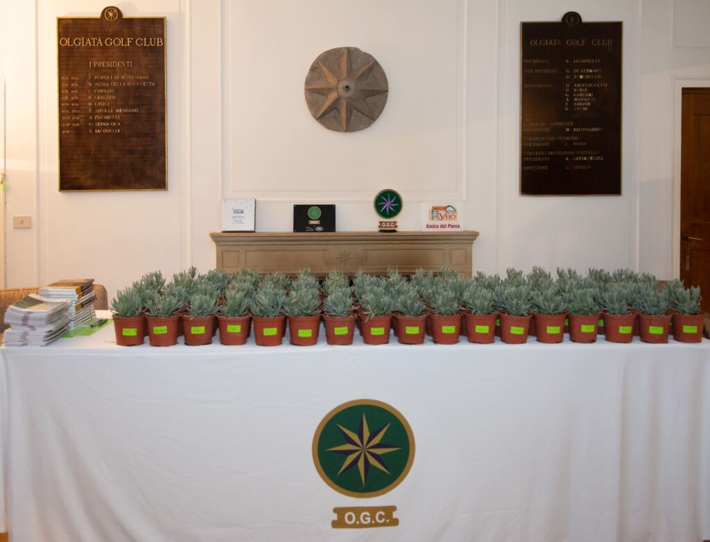 Tutela ambientale, efficientamento energetico e BTP Green. Ecco di cosa si è parlato alla prima conferenza green dell’Olgiata Golf Club 12 Le piante di lavanda donate ai partecipanti